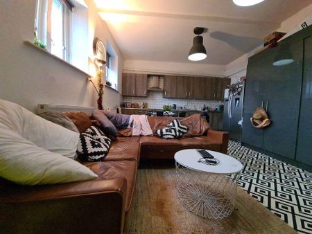 1 bedroom in a house share to rent - Photo 4