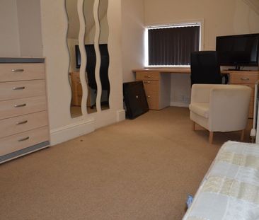 5 Bed Semi-Detached House, Marlborough Road, CV2 - Photo 1