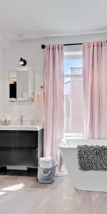 Superbe 3.5 + coin bureau-semi-meublé-Terrasse20x10-Centre-Ville+végétation - Photo 4