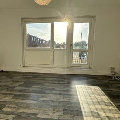 3 Bed Terraced House, Ambleside Close, E9 - Photo 1