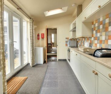 2 bedroom cottage to rent - Photo 2