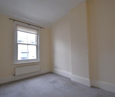 2 Bed Flat - Conversion - Photo 3