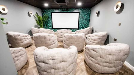 Deluxe Studios - Photo 2