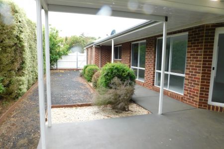 Ideal Family Home - Photo 5