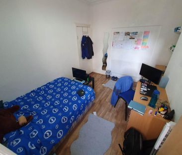 4 bedroom terraced house to rent - Photo 3