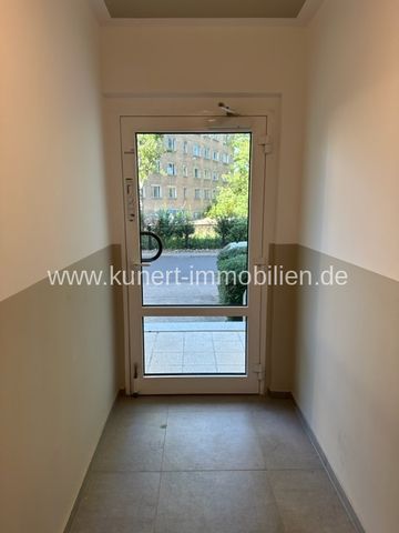 Frisch sanierte 4-Raum-Wohnung mit Balkon und Fahrstuhl in guter Wohnlage von Ha ... - Photo 3