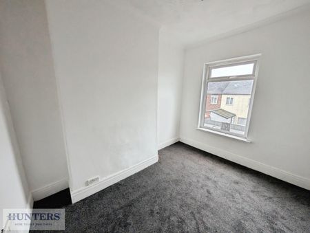 3 bedroom House To Let Total Size: 969 SQ FT - Photo 2