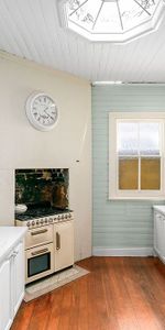 Beautifully Presented Cottage in the Heart of Thirroul! - Photo 4