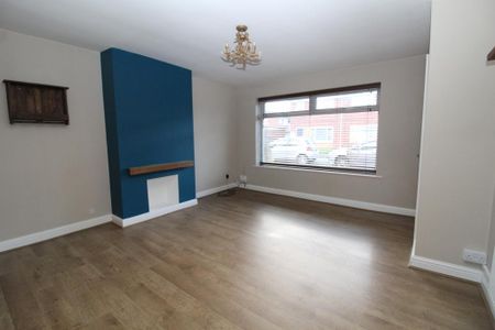 3 bedroom end of terrace house to rent - Photo 2