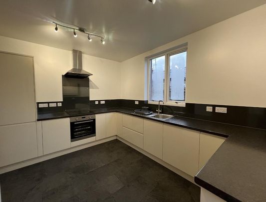 4 bedroom detached house to rent - Photo 1