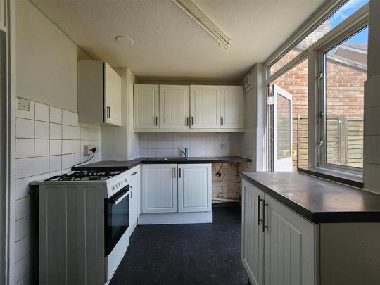 3 bedroom semi-detached house to rent - Photo 1