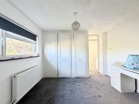 3 Bedroom House - Mid Terrace To Let - Photo 3