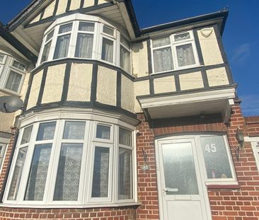 3 Bed Terraced House, Long Elmes, HA3 - Photo 3