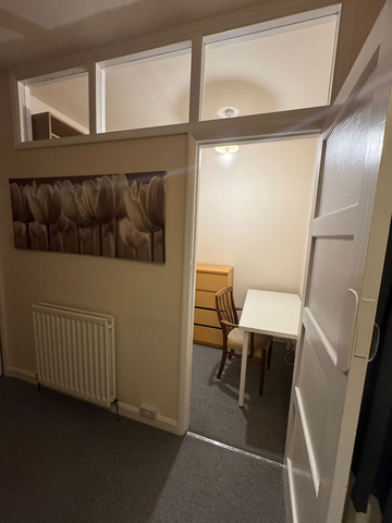 1 bedroom in a house share to rent - Photo 4