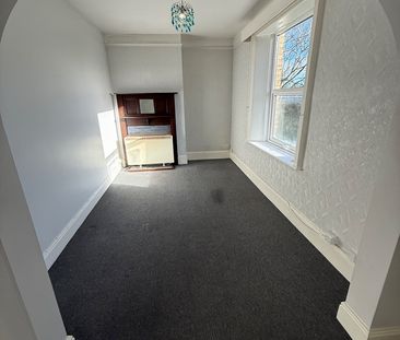 1 Bed Flat, Lawn Road, SO17 - Photo 1
