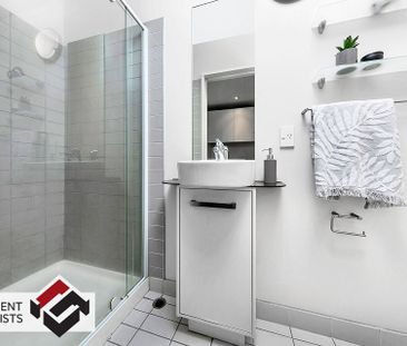 Sunny Studio Apartment with Balcony in the AKL CBD - Photo 6