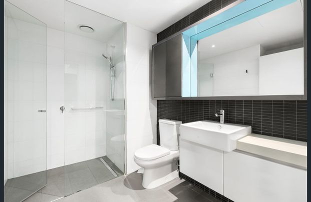 2 Bedrooms 1 Bathroom 1 Carpark on in Parkville Modern Apartment - Photo 1