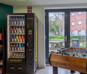 1 bedroom in a flat share to rent - Photo 5