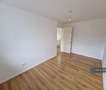 3 bedroom end of terrace house to rent - Photo 2
