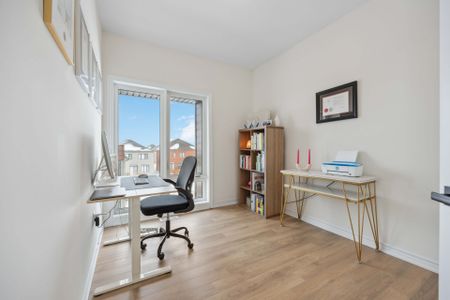 For Lease - 43 Griffith Street, Aurora, Ontario - Photo 2