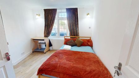 1 bedroom in a house share to rent - Photo 2