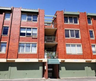 PEACEFUL SURROUNDS & INNER CITY LIFESTYLE - Photo 4