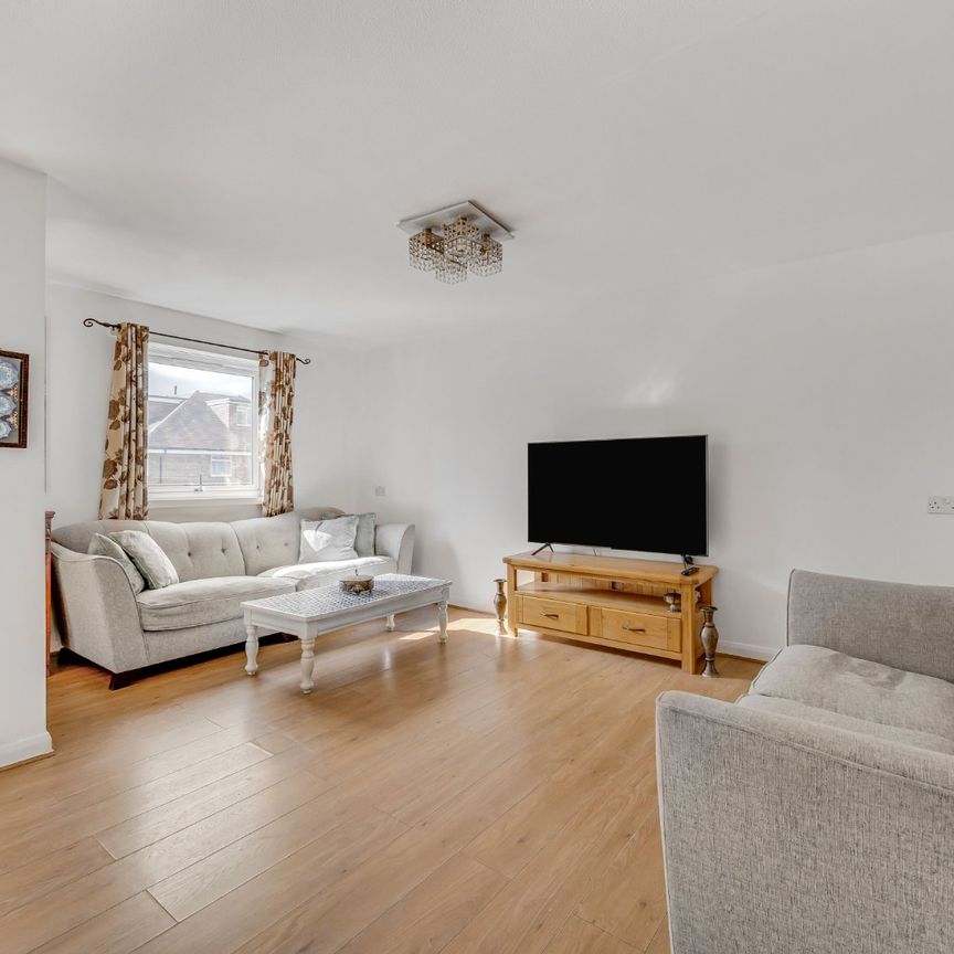 Friern Park, London, N12 - Photo 1