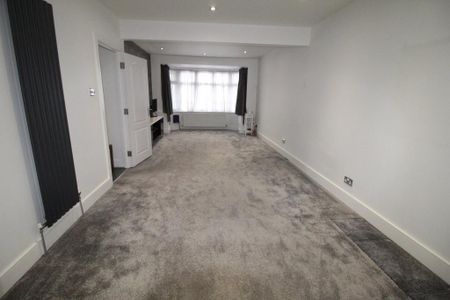 5 bedroom end of terrace house to rent - Photo 2