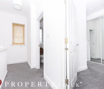 4 bedroom end of terrace house to rent - Photo 6