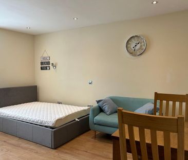 Studio to rent - Photo 1