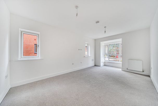 5 bedroom semi-detached house to rent - Photo 1