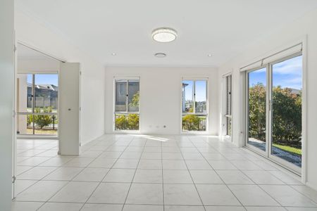 Stunning 4 Bedroom Family Home - Photo 3