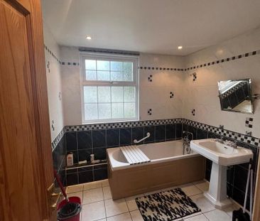 4 bedroom semi-detached house to rent - Photo 4