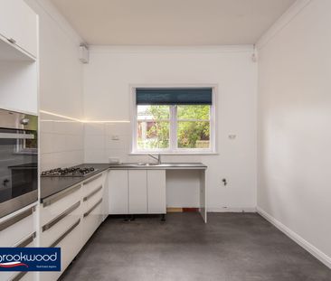 CHARACTER CHARM - Photo 3