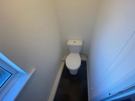 3 bedroom end of terrace house to rent - Photo 4