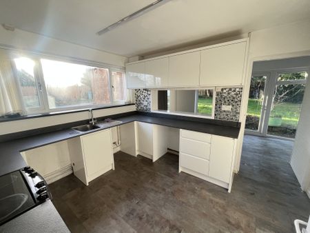 St.PetersLane, Bickenhill, SOLIHULL - Photo 2