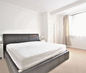 Latymer Court, Hammersmith Road, Hammersmith, London, W6 - Photo 1