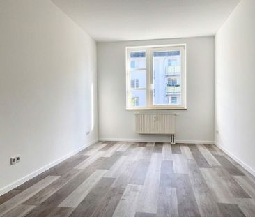 ab April frei - gemütliche Dachgeschosswohnung mit Balkon + EBK in ... - Photo 2