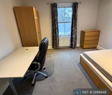 1 bedroom in a house share to rent - Photo 2