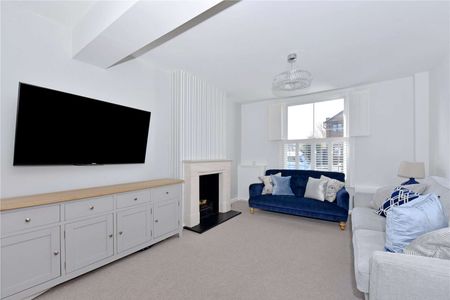 A beautifully extended three bedroom house with magnificent kitchen in the heart of Windsor town. - Photo 3