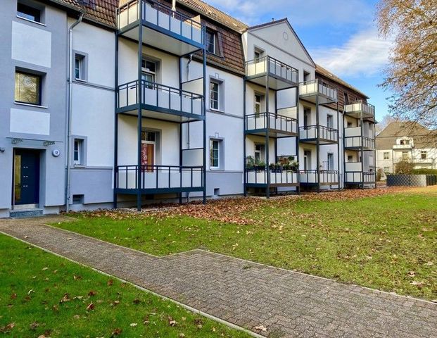 Etwas besonderes: individuelle 2,5-Zimmer-Wohnung mit großer Wohnküche direkt am Waldrand! - Photo 1