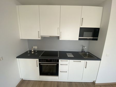 NEUWERTIG - helle 2 Zimmer Wohnung mit großem Balkon - zentrumsnah - Photo 5