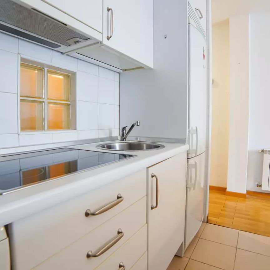 Studio for rent in Embajadores, bills included. - Photo 1