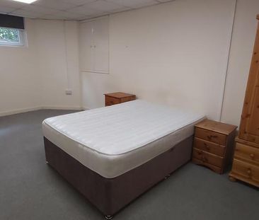 1 bedroom in a house share to rent - Photo 5