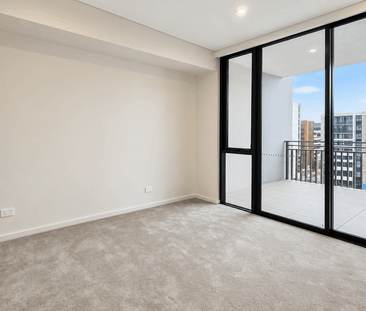 Bright Top-Floor Apartment with Separate Study & Garden Views - Photo 3