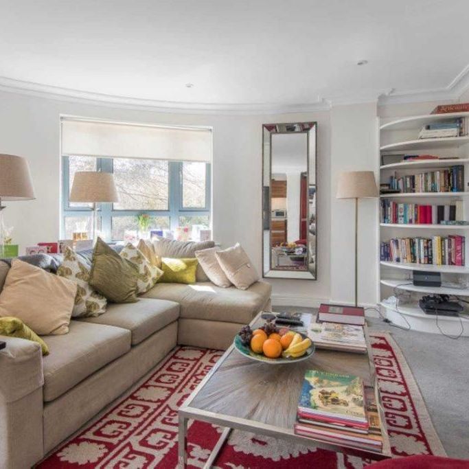 3 bedroom flat to rent - Photo 1