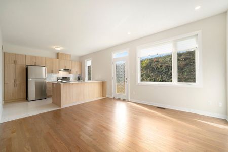 For Lease - 684 Expansion Road, Barrhaven, Ontario - Photo 2