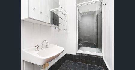 Charming Terrace with Harbour Bridge views in an Ultra-Convenient Location - Photo 5