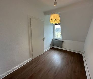 SCHADE HAUSVERWALTUNG - Renovierte 4,5-Zimmerwohnung in zentraler L... - Photo 3