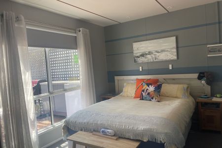 Immaculately presented modern home – Heart of White Beach - Photo 4